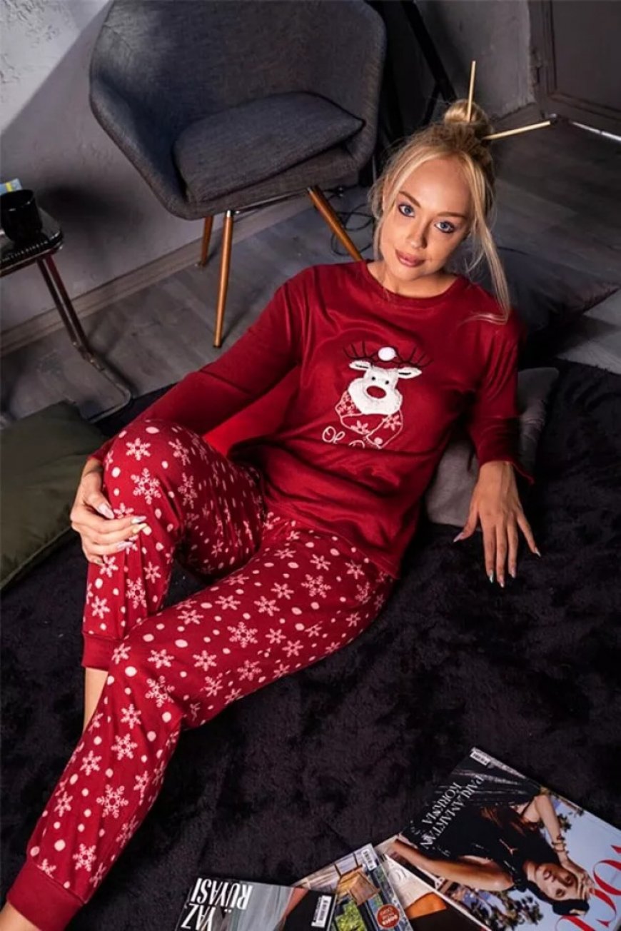 Dieser Pyjama ist ein perfekter Weihnachtspyjama.